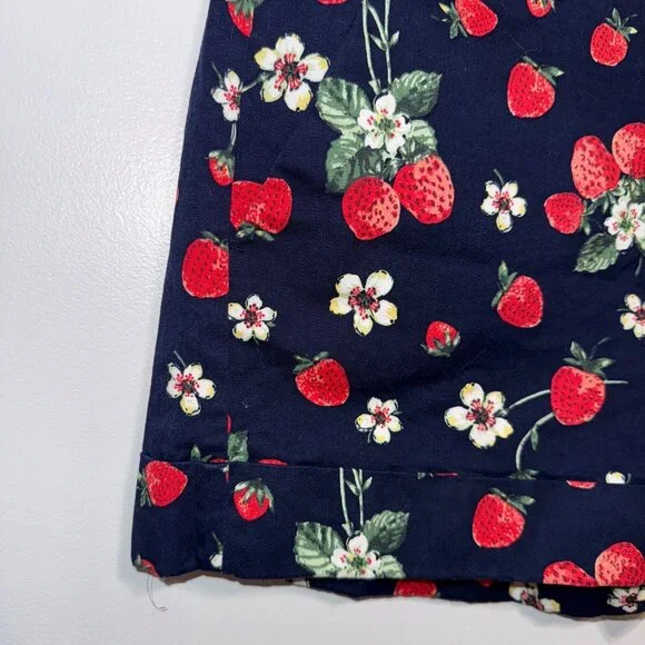 Strawberry Floral Print Womens Shorts Size 12 By 7th Avenue Design Studio Navy - Picture 2 of 5